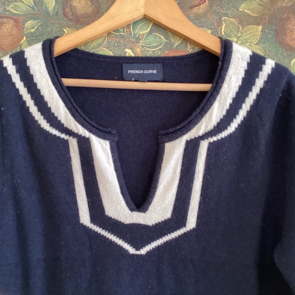French Curve 100% Cashmere Navy Blue/White V-Neck Tunic Sweater Top Luxury NWOT - Picture 2 of 12